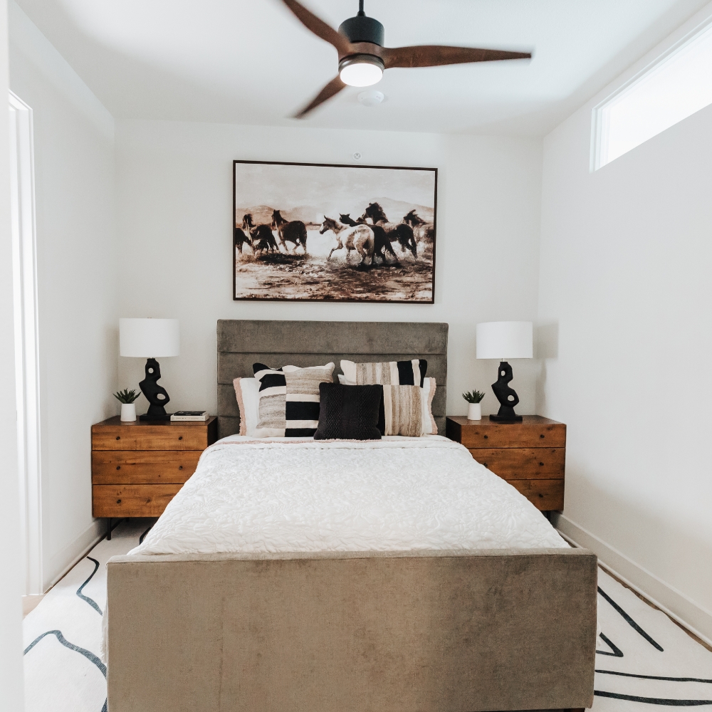 Bedroom with ceiling fan and side tables